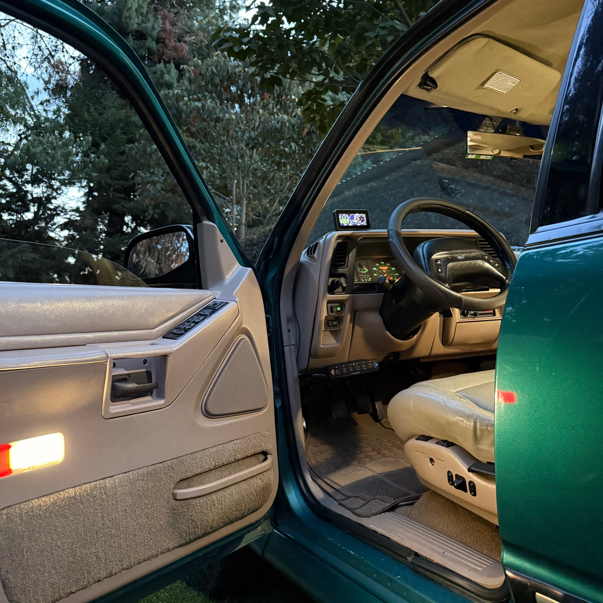 '91 - '94 Ford Explorer Interior/Exterior LED Bulb Retrofit Kit